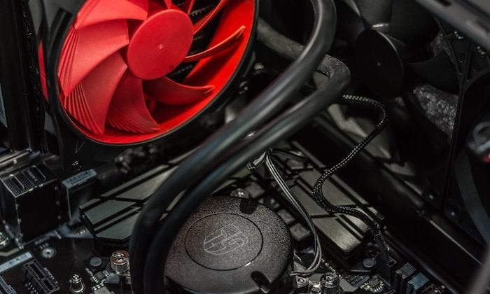 fan in computer liquid cooling vs air cooling